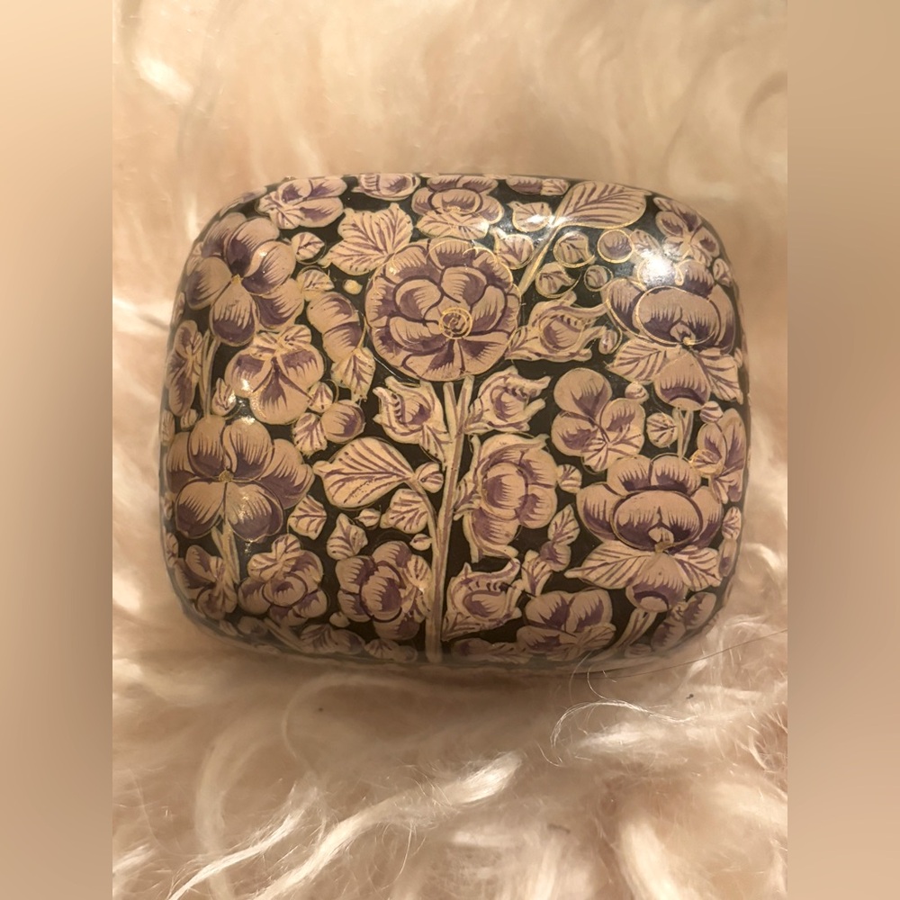VINTAGE Kashmir India Handmade Paper Mache Box 1970's 22K Gold Leaf Paint